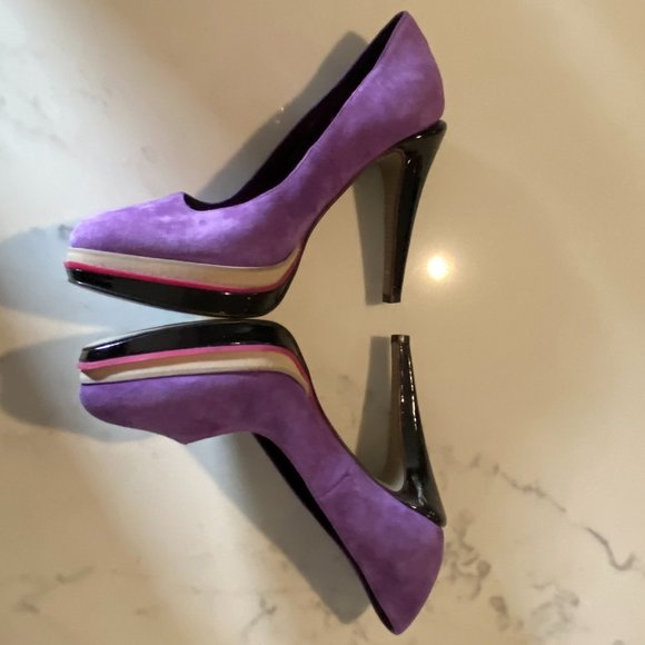 cole haan suede pumps w/ patent leather heels - Picture 3 of 9